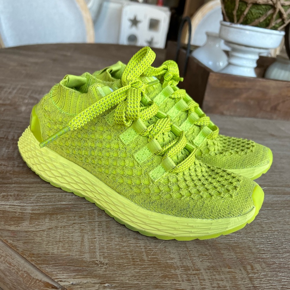 NoBull neon reflective knit runners size 5.5
